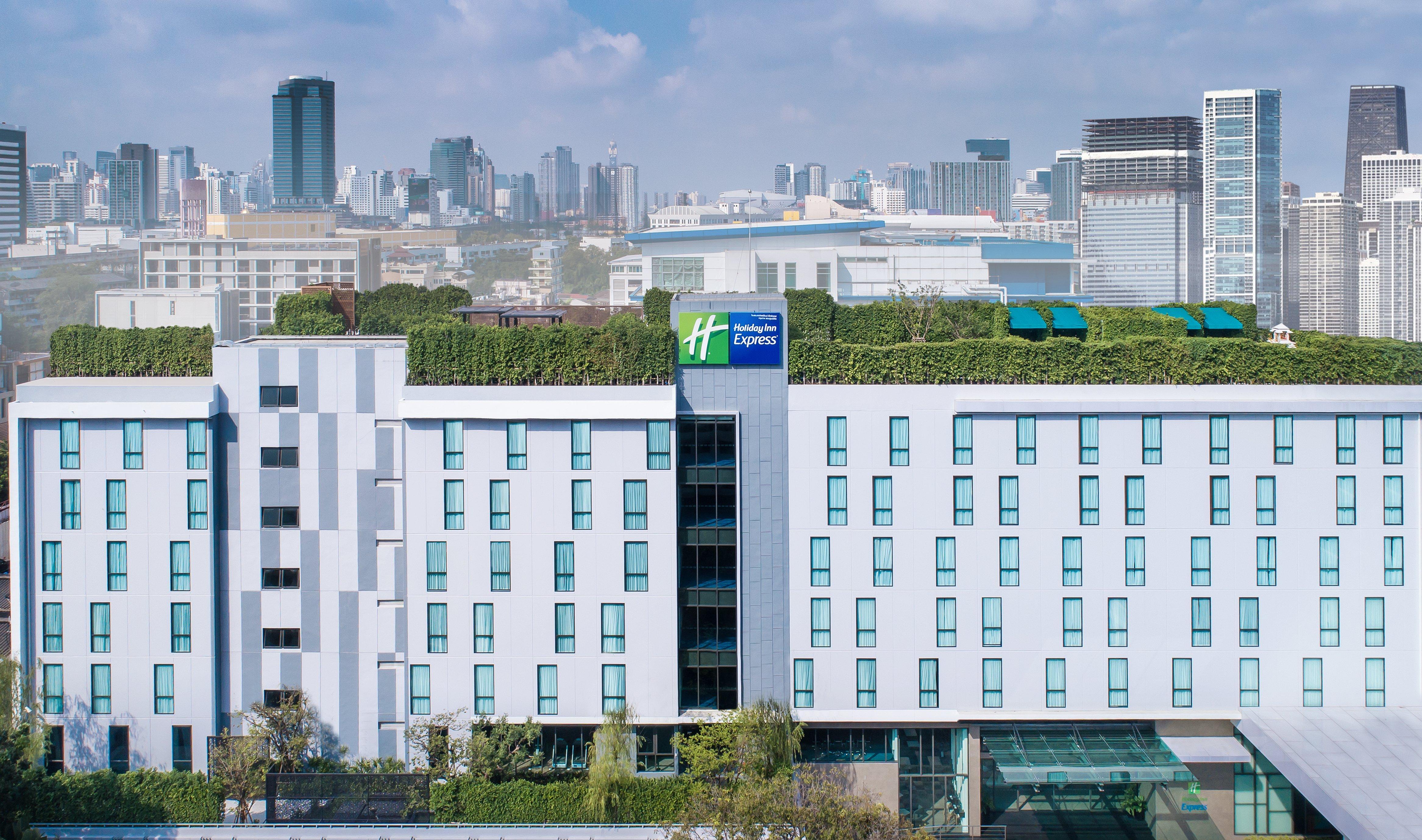 Holiday Inn Express Bangkok Soi Soonvijai By Ihg מראה חיצוני תמונה