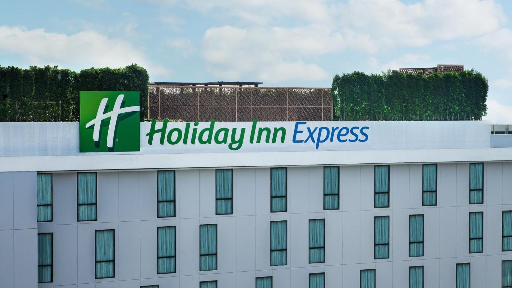 Holiday Inn Express Bangkok Soi Soonvijai By Ihg מראה חיצוני תמונה